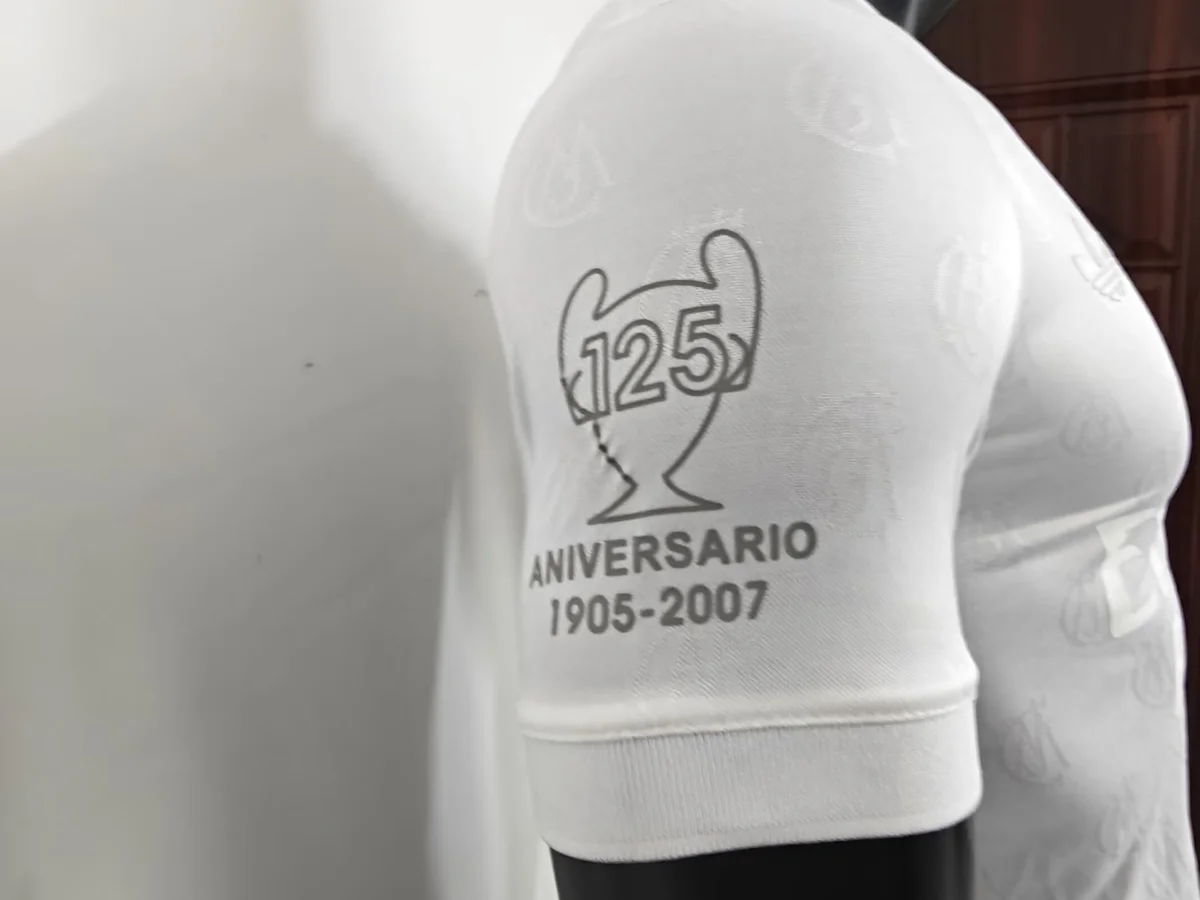 Camisa - Real Madrid 2026/27 - versão jogador - S a 2XL - foto 2
