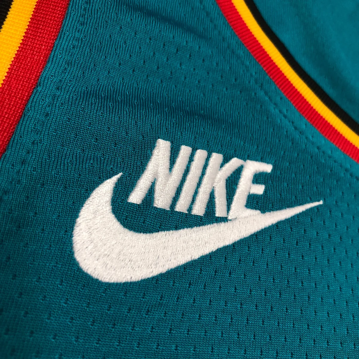Camisa - Detroit Pistons (retrô)