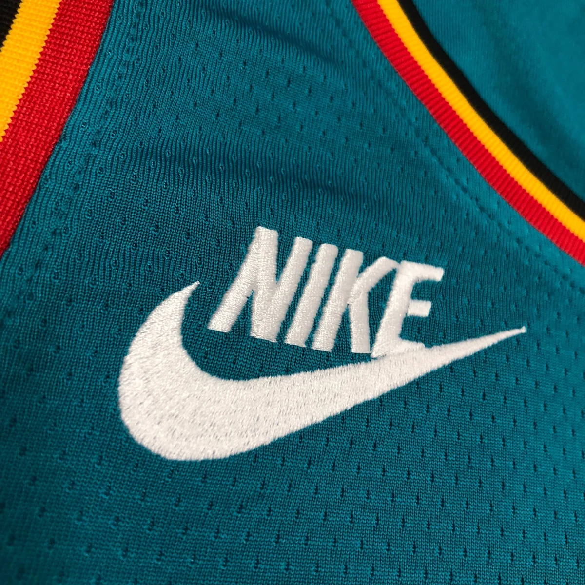 Camisa - Detroit Pistons (retrô)