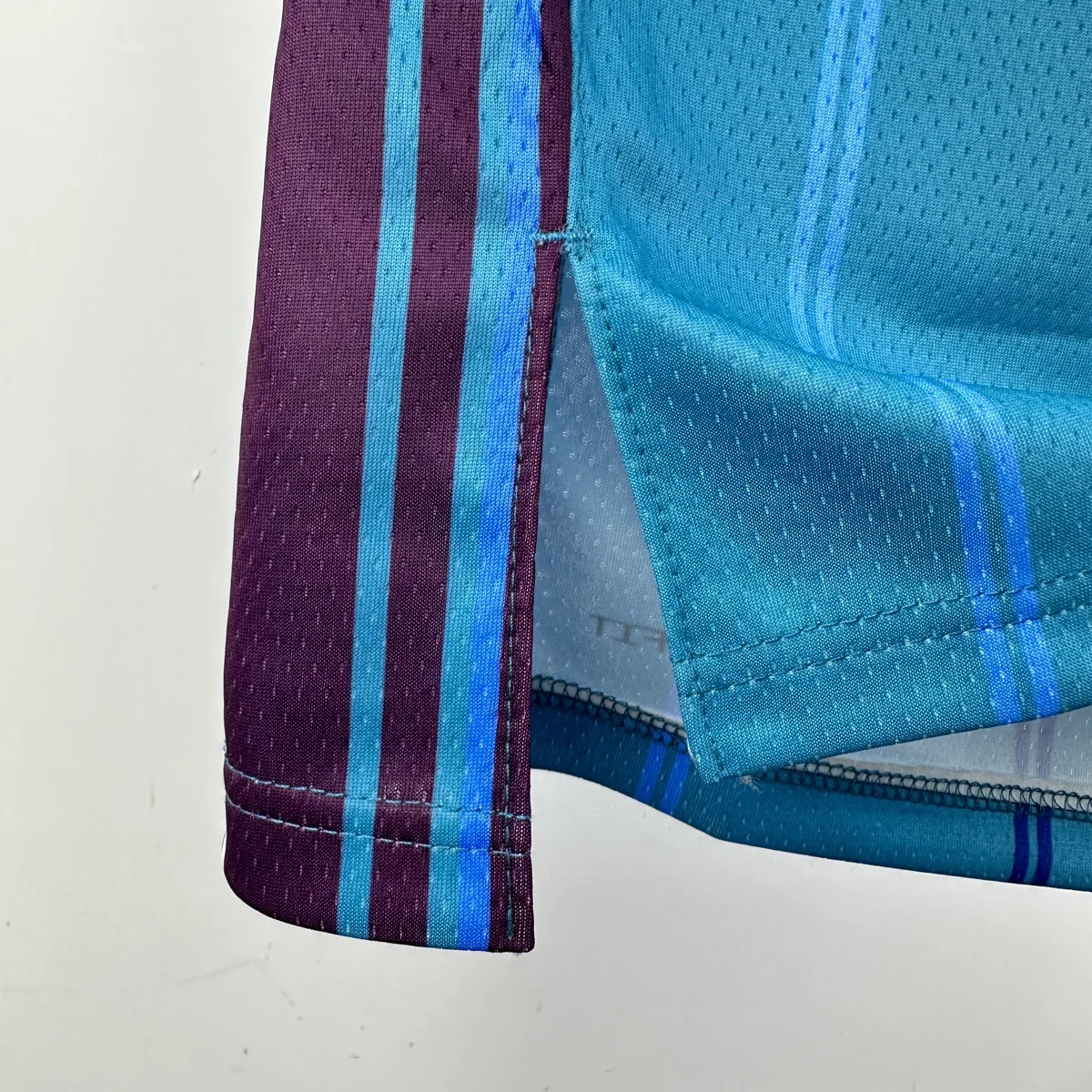 Camisa - Charlotte Hornets (retrô)