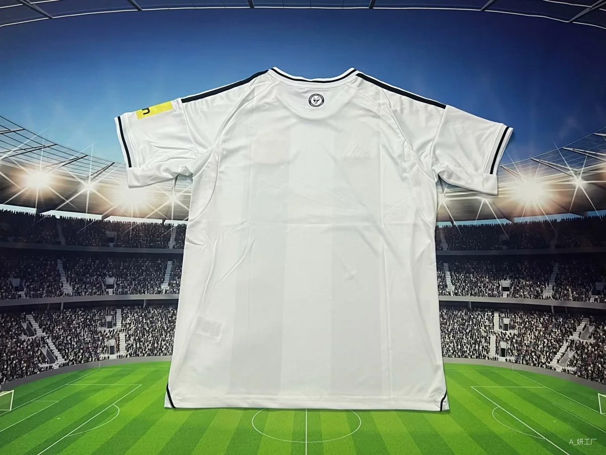 Camisa titular - Newcastle 2025/26 - S a 2XL - foto 2
