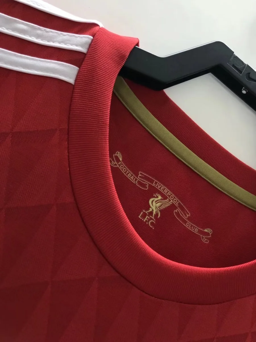 Camisa titular - Liverpool 2010